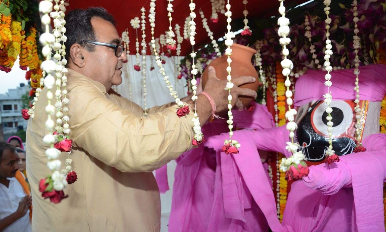 Devotee worship to god jagannath in varanasi