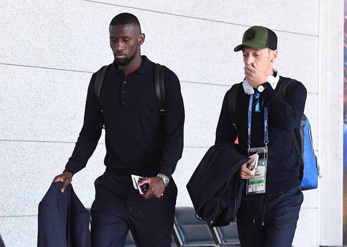 germany returns to home apologize to fans said we deserve to be home