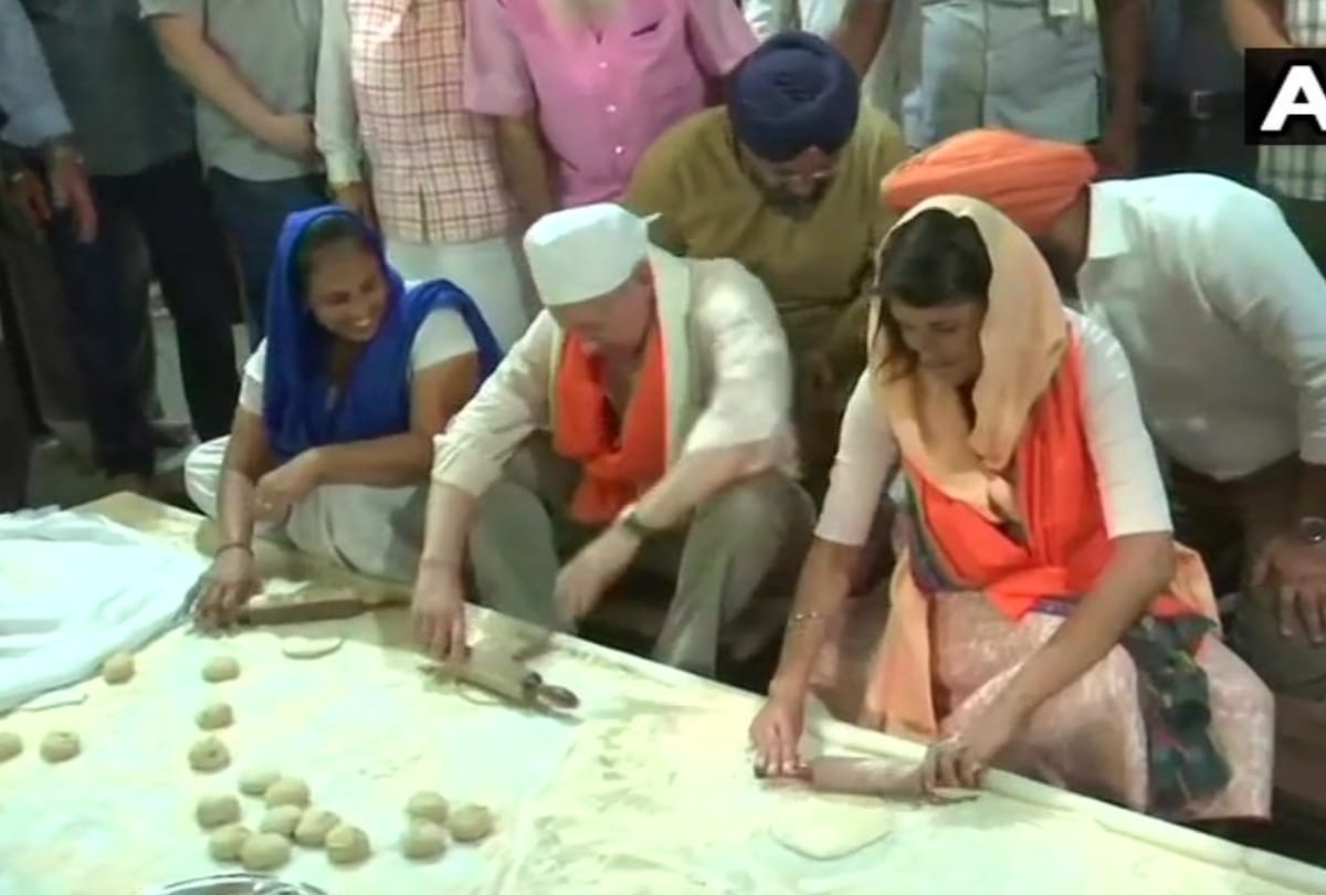 US Ambassador to United Nations Nikki Haley prepared food for the langar at Gurudwara Sis Ganj Sahib