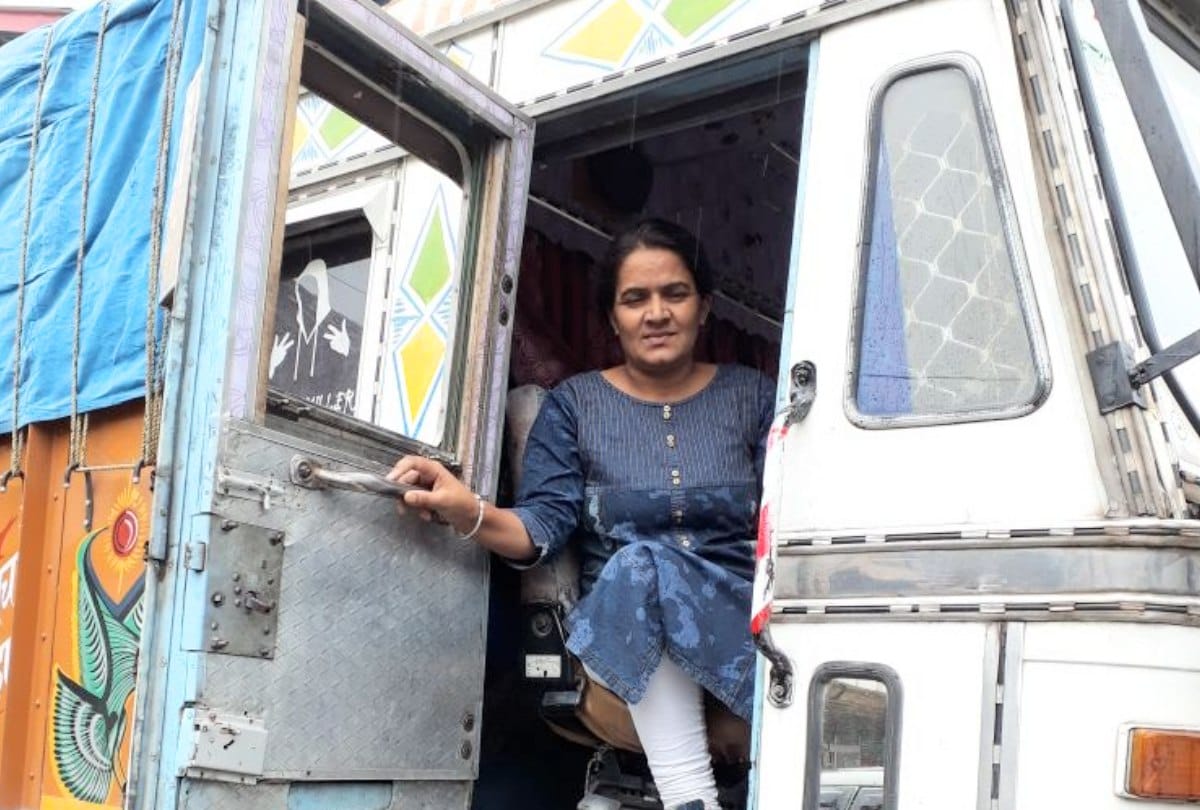 Neel Kamal Lady Truck Driver at 13050 feet altitude of Rohtang Pass Himachal Pradesh