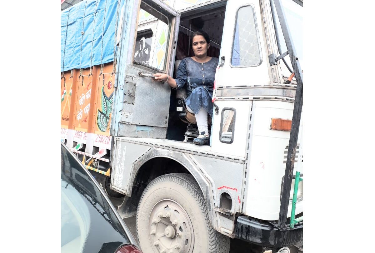 Neel Kamal Lady Truck Driver at 13050 feet altitude of Rohtang Pass Himachal Pradesh