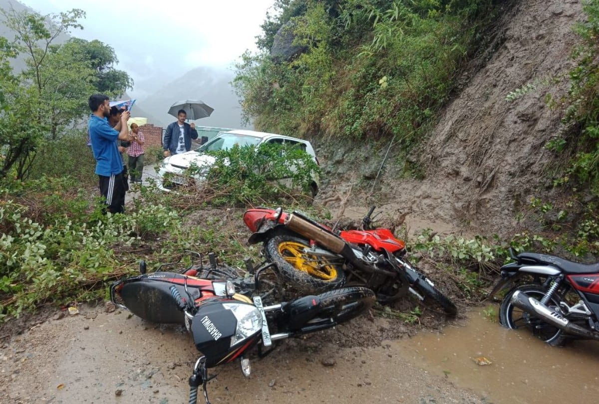 monsoon active in himachal pradesh roads collapse water level rises in rivers