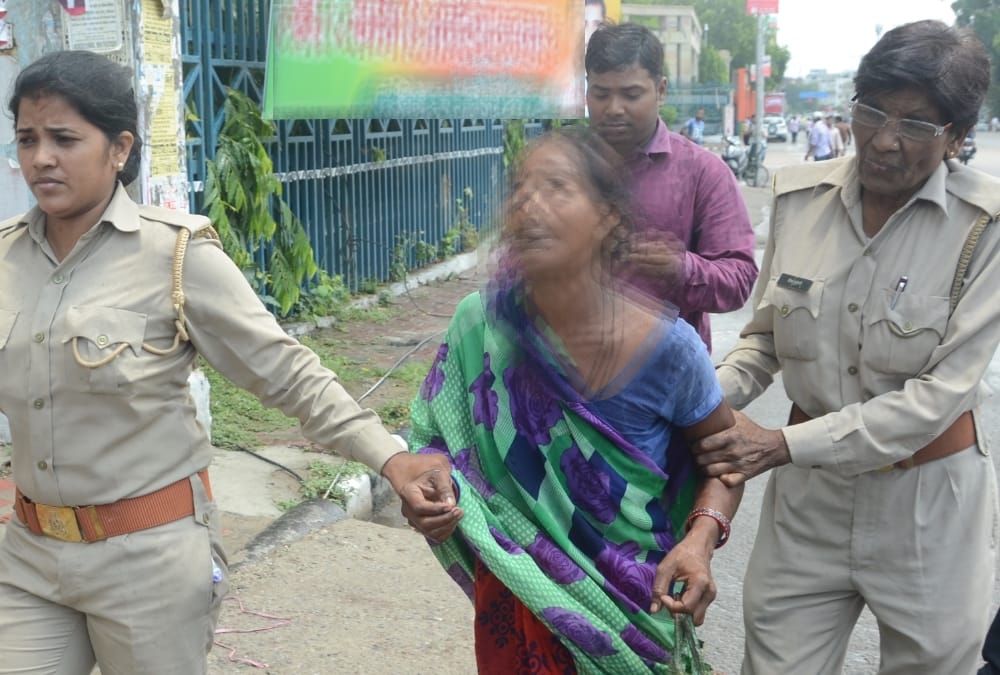 A couple from barabanki tried to set themself on fire in lucknow.