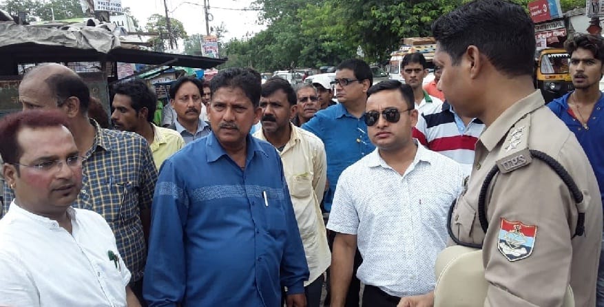 रामनगर में रानीखेत रोड से अतिक्रमण हटाया