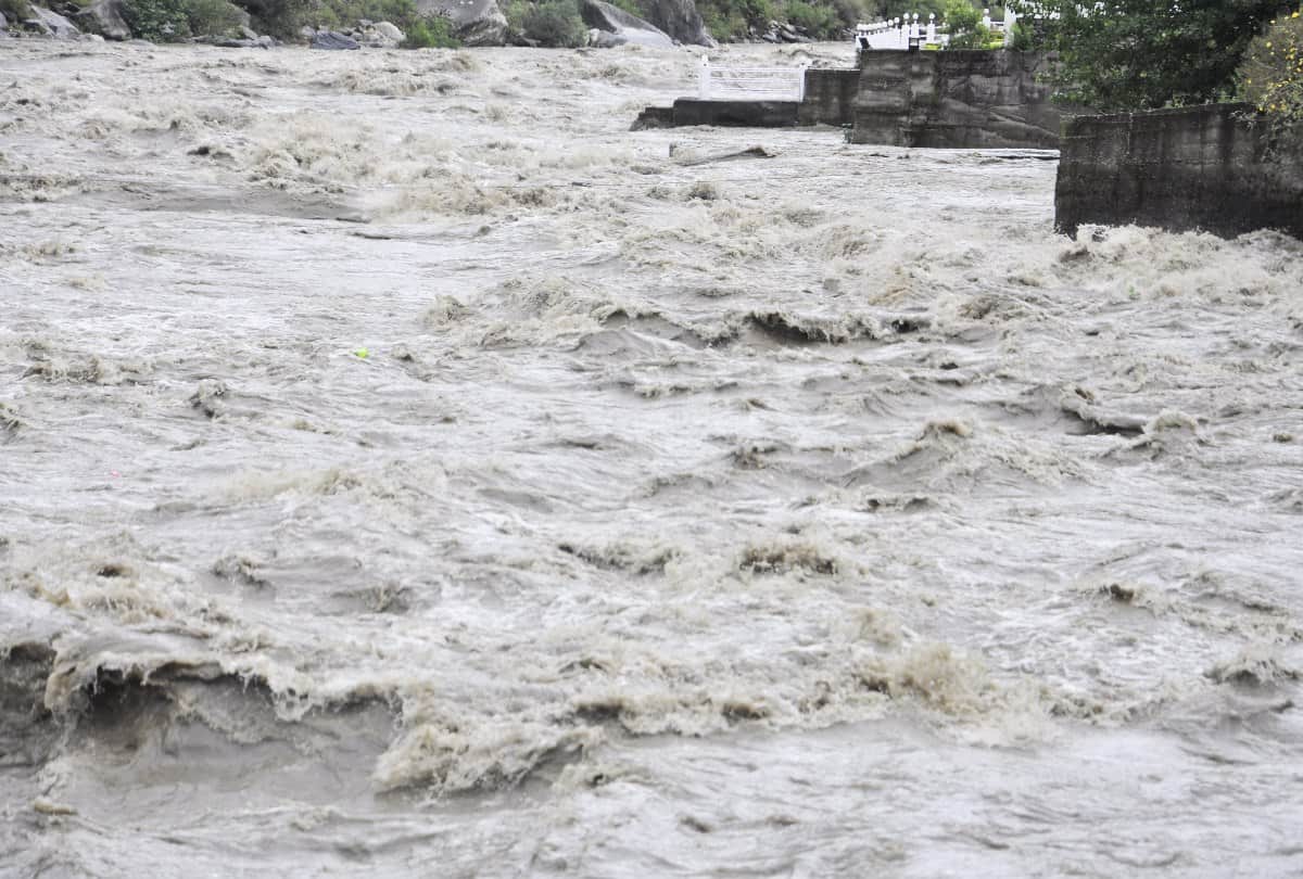 Himachal weather report heavy rain, Two died in state