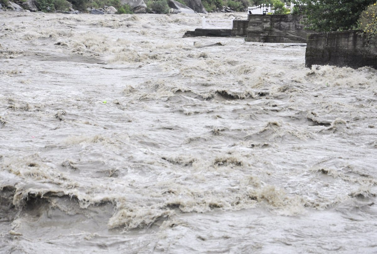 monsoon active in himachal pradesh roads collapse water level rises in rivers
