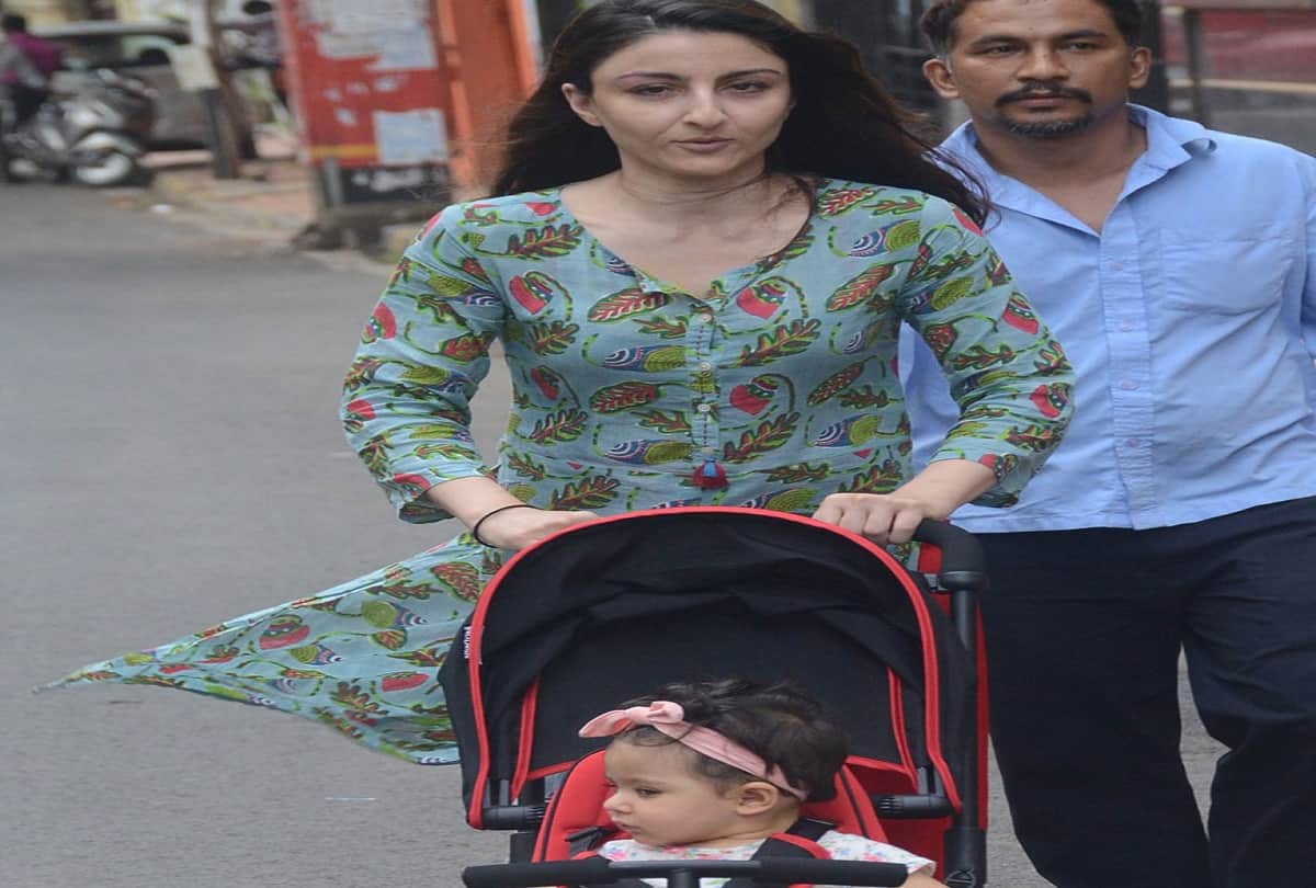 Soha Ali Khan take evening walk With Her daughter Inaaya