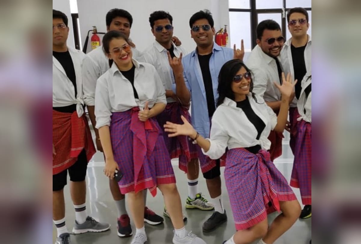IAS tina dabi and atahar share lungi dance photo in instagram delhi ncr