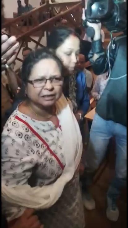 primary teacher abused uttarakhand cm in dehradun janta darbar 