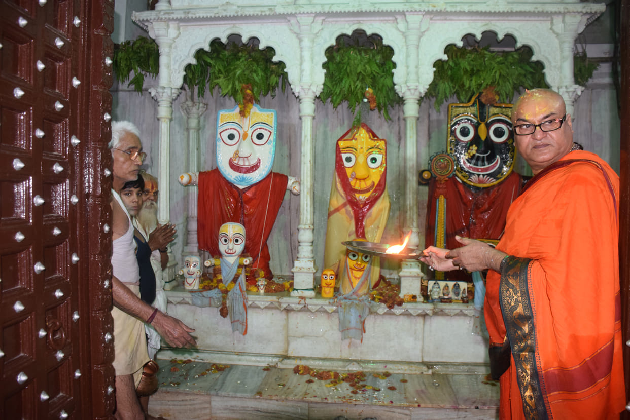 भगवान जगन्नाथ को कराया सहस्त्रधारा  अभिषेक