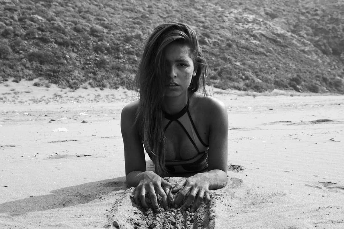 Marisa Papen naked photoshoot in front of sacred Wailing Wall