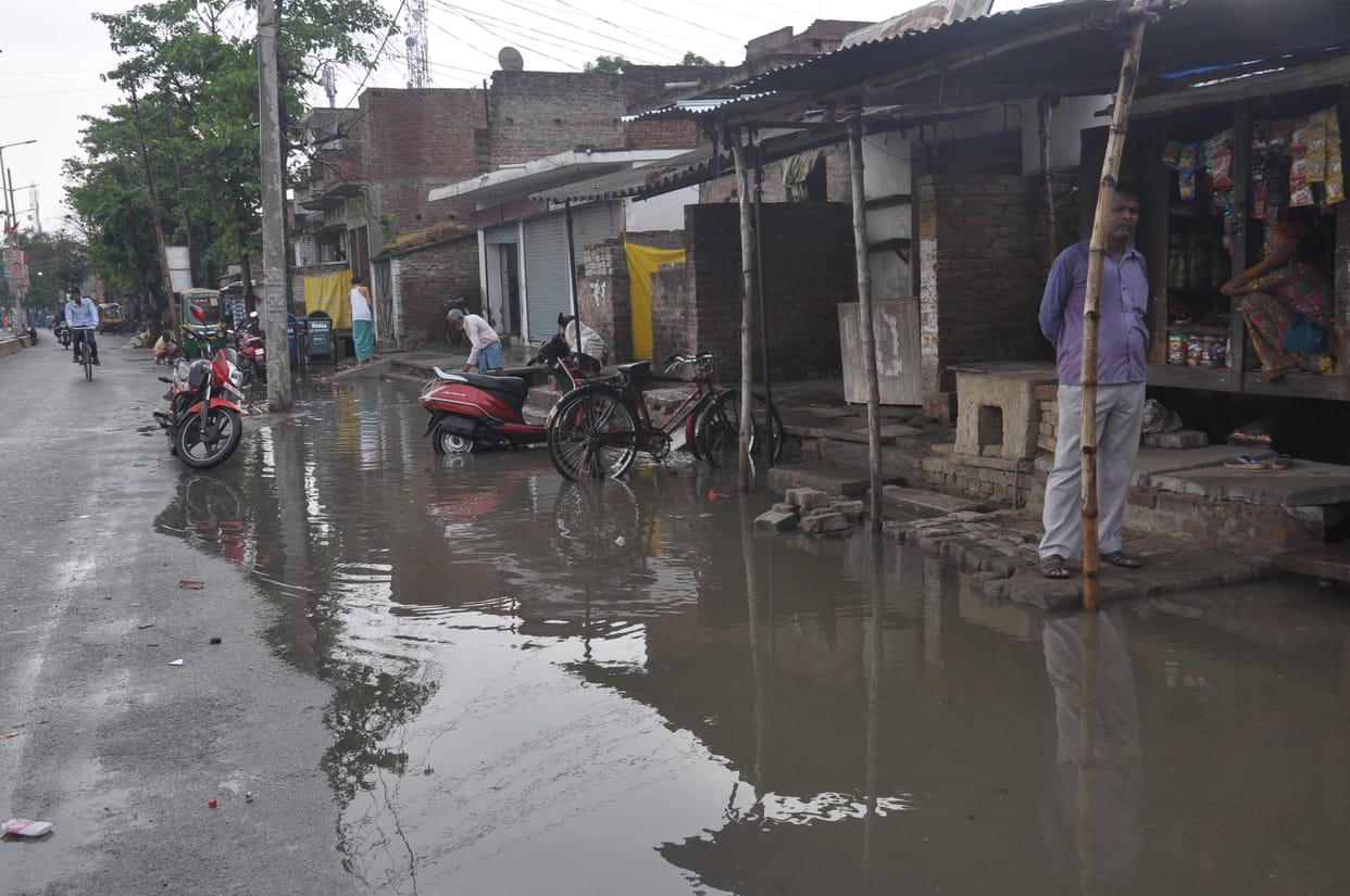 water colect in many place to heary rain