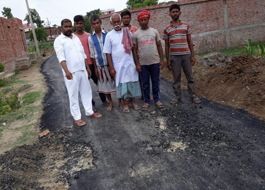 ग्रामीणों ने रोका सड़क निर्माण