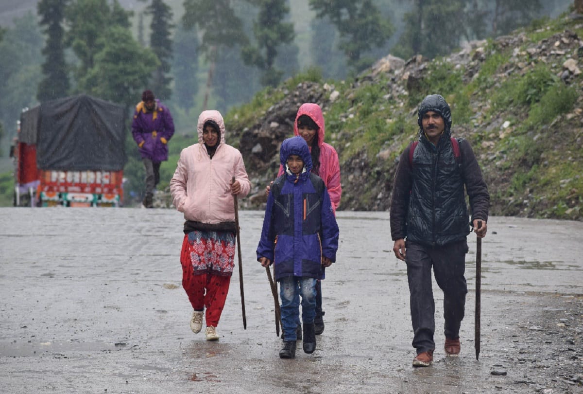 Amarnath yatra-1007 pilgrims visit in worst weather, heavy rain and snowfall near the holy cave