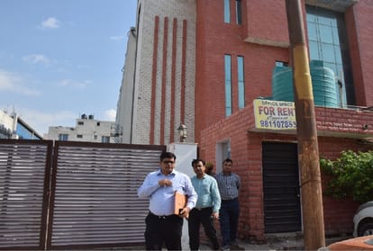 Income tax department seizes 30 crore tax evasion, raid on many palaces including BJP leader house