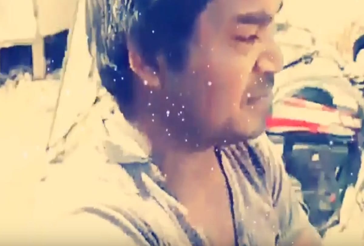 Video Being Viral of a man get water out of their mouth 