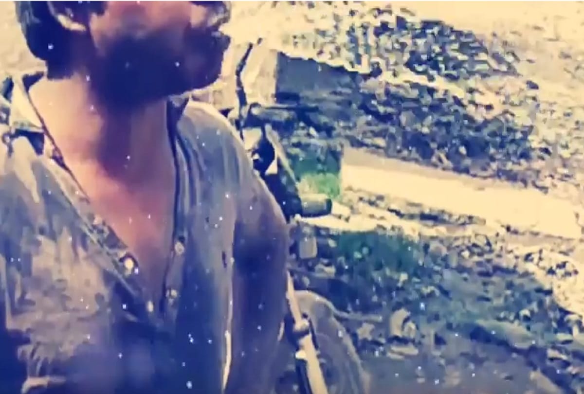 Video Being Viral of a man get water out of their mouth 