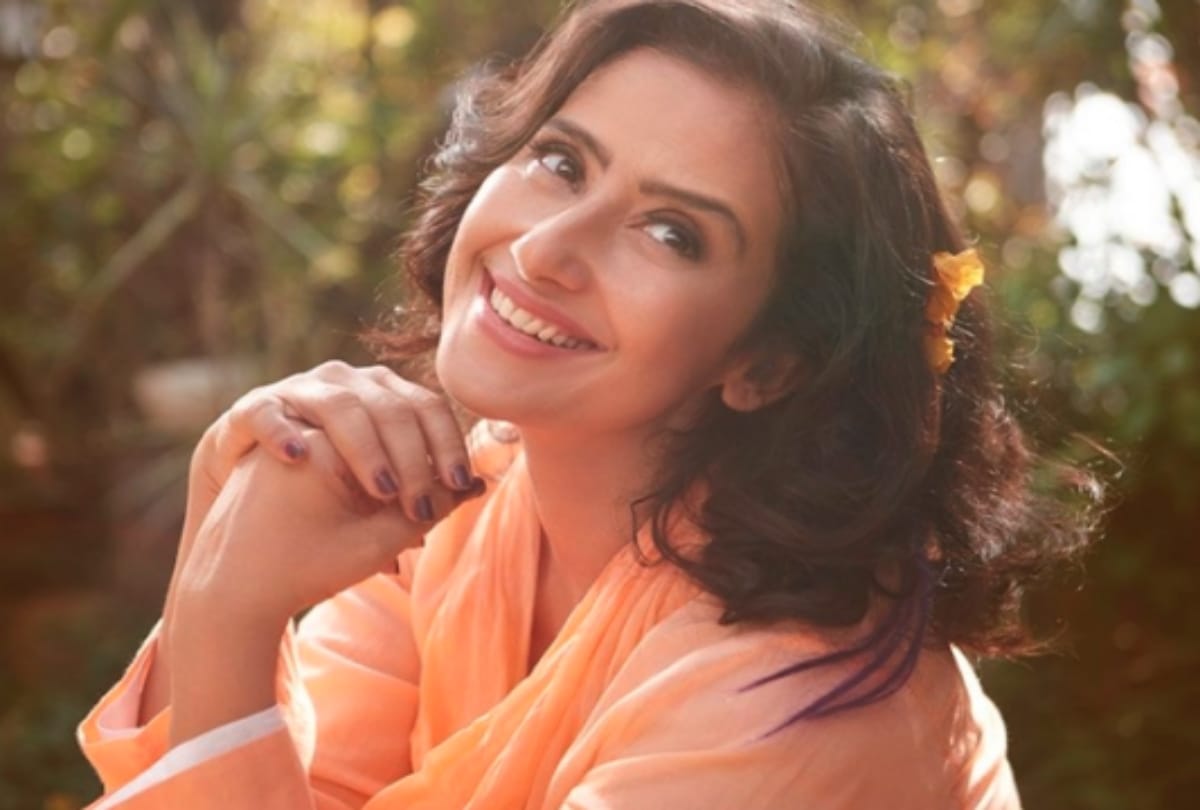 Bollywood actress Manisha Koirala reach Gorakhpur