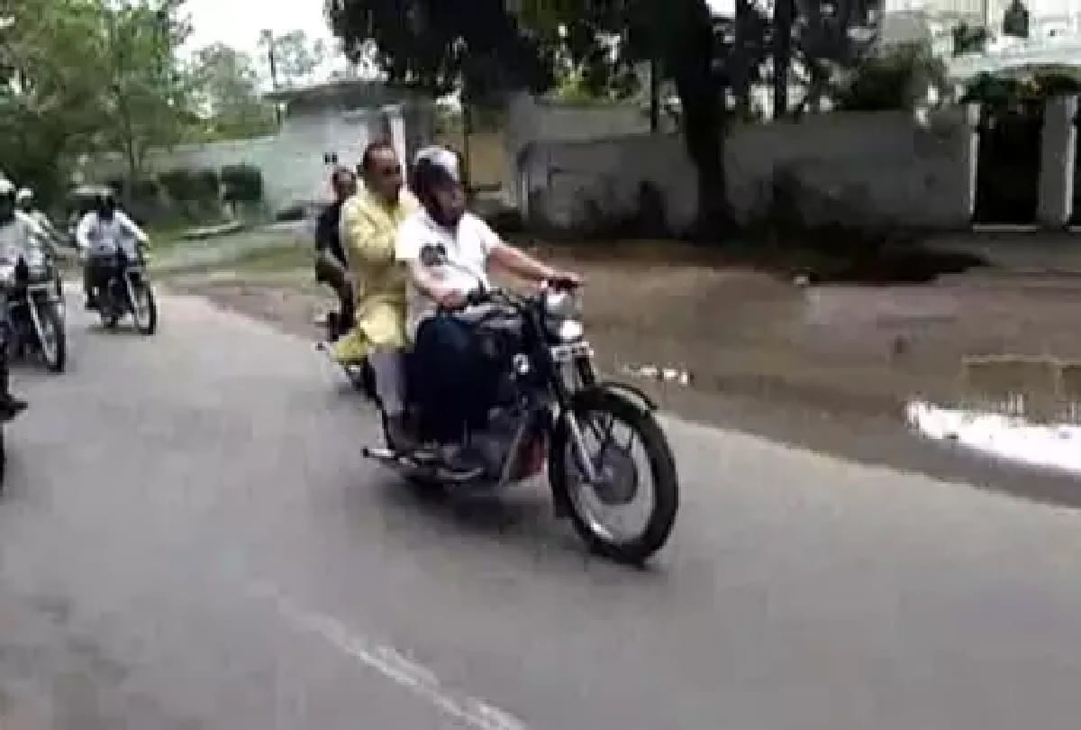 CM Manohar Khattar reached stadium on bullet