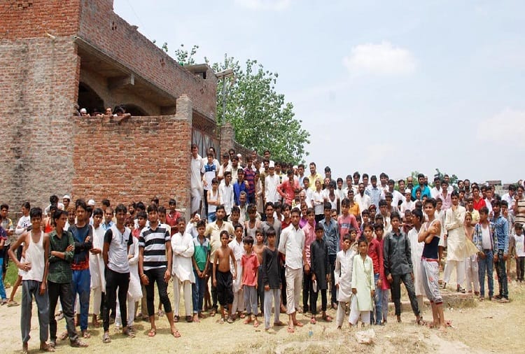 Muzaffarnagar: Daughter buried in house, father arrested, see photos