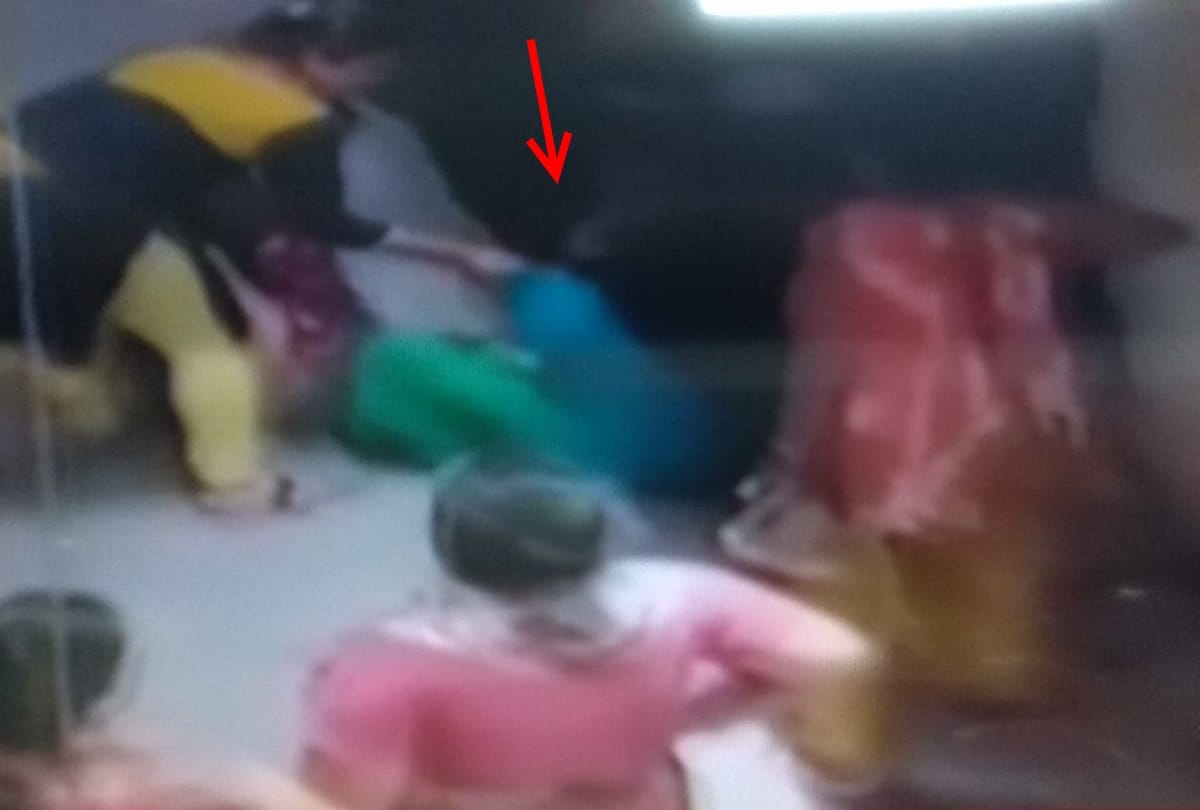in delhi palam area a woman beaten naked in front of dozens of people noone help  but made video