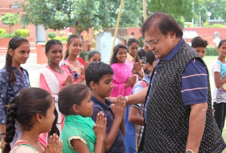  Actor Rakesh Bedi spent two days in Chandigarh, meeting with children in the workshop