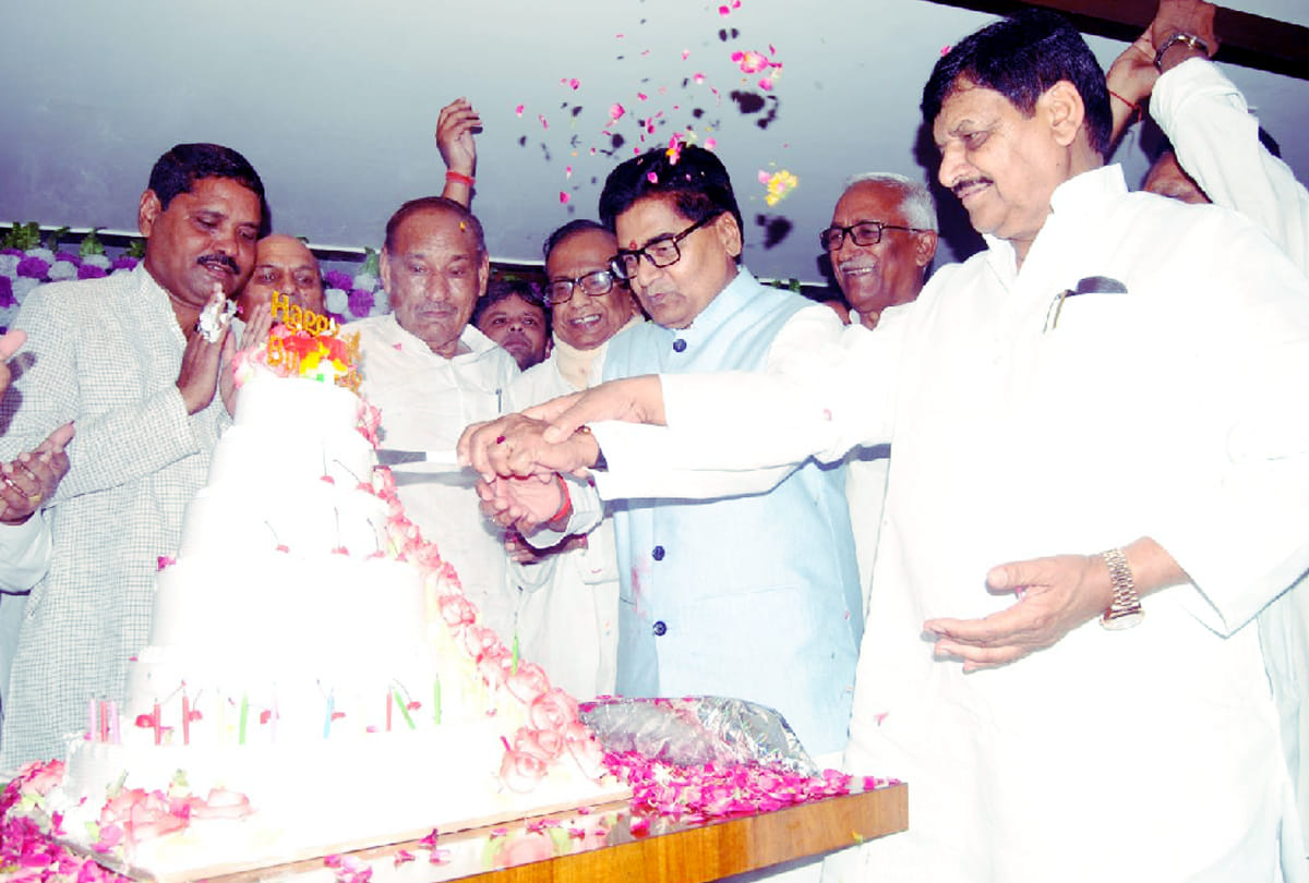 Shivpal Yadav reached on Ramgopal's birthday