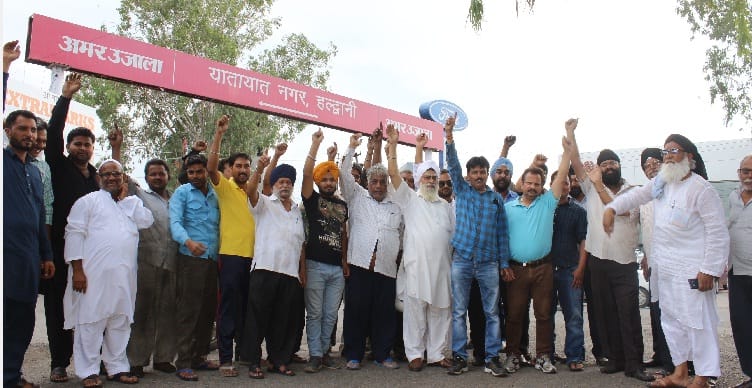 ट्रांसपोर्ट व्यवसायियों का प्रदर्शन