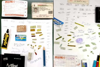 railway arrested a gang who involved in ticket tempring at charbag railway station