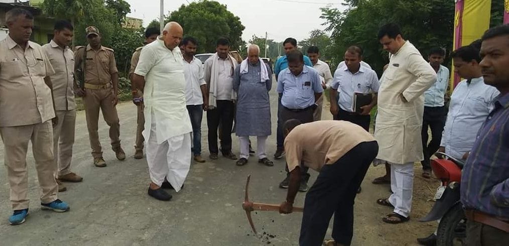 कृषि मंत्री ने किया सड़कों का निरीक्षण