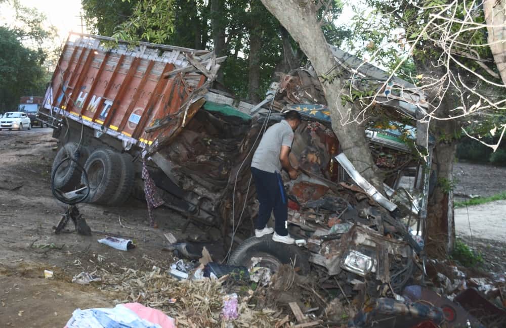 angry public broken more than 50 vehicle after accident