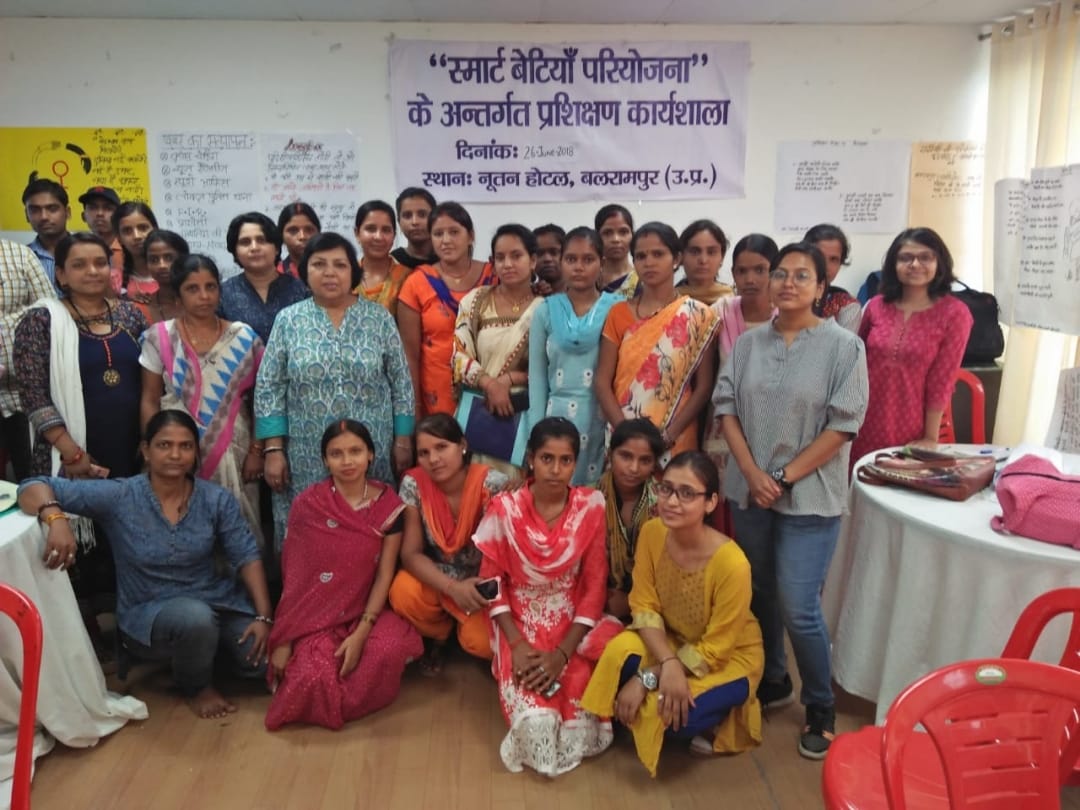 Journalistic writing and video reporting training being given to girls through Amar Ujala Foundation