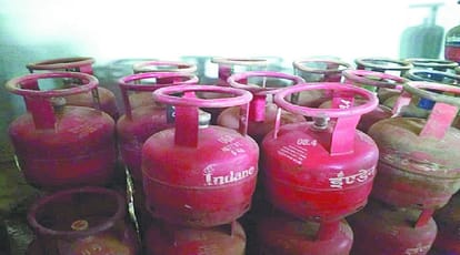 Ground Reports: 'Prime Minister Ujjwala Yojana', which is going on, know these poor families