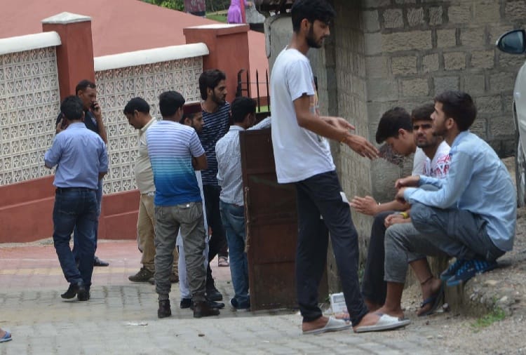 बाइक दुर्घटना में एक ही गांव के दो युवकों की मौत