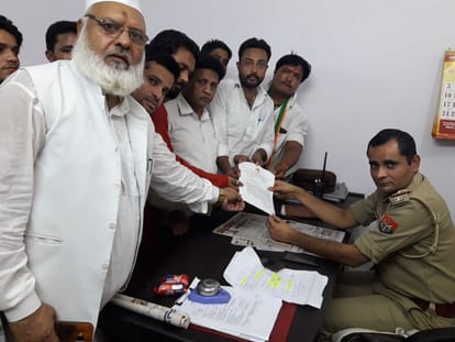 congress workers protest against bjp leader sambit patra in agra