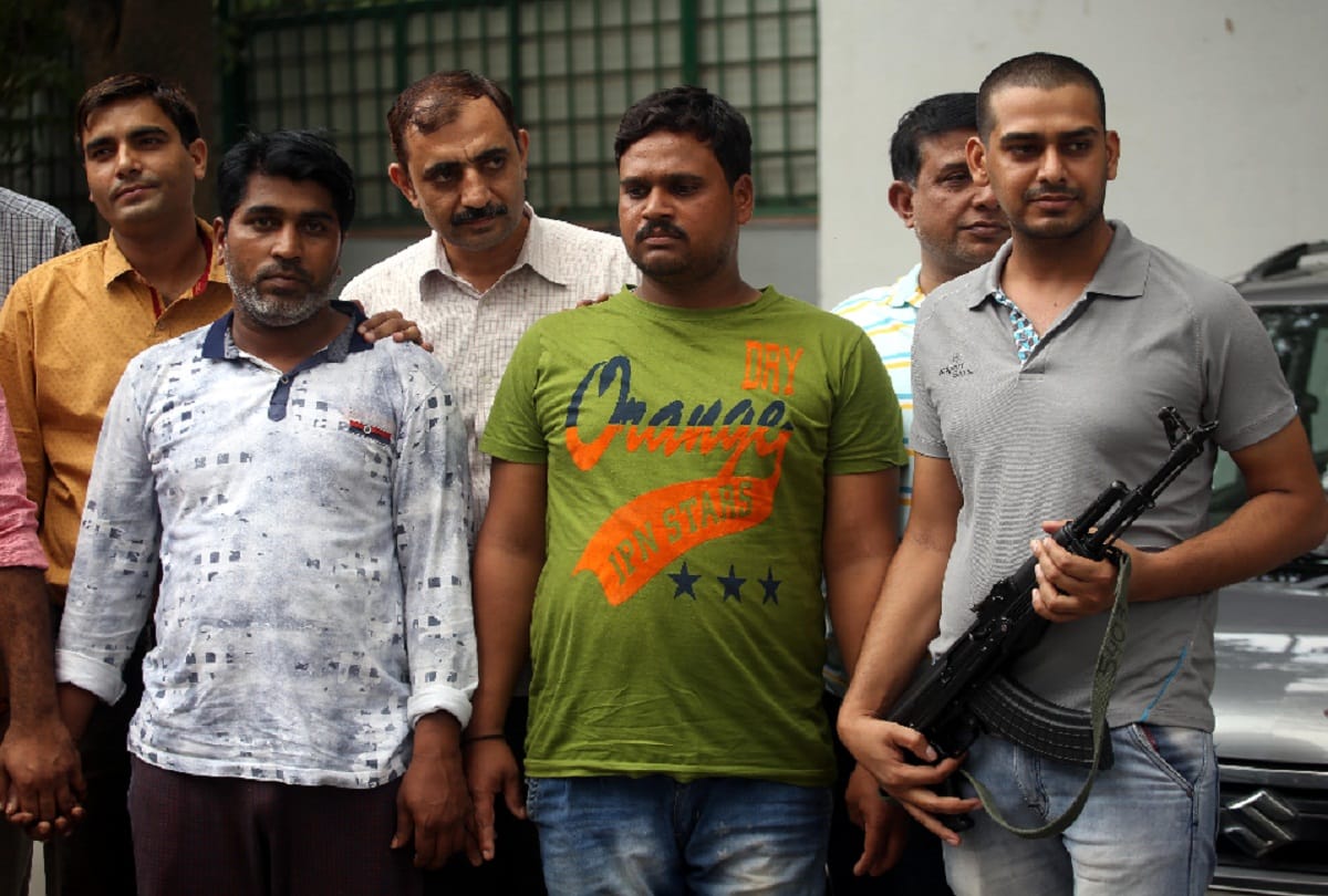 International smuggler racket busted, two arrested with heroin of 400 million