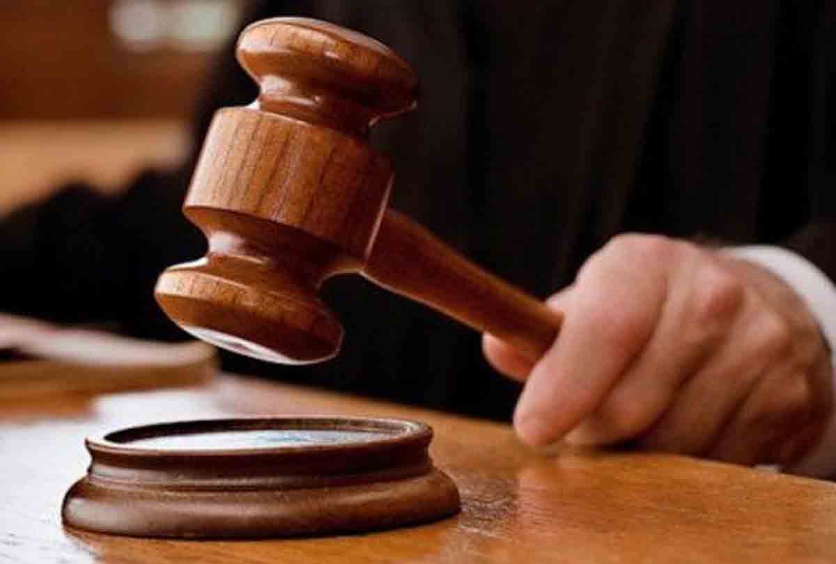 Mother slap daughter in court
