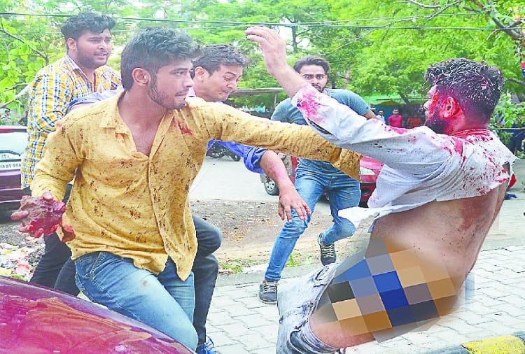 beating to youth in CCSU campus at meerut, see photos