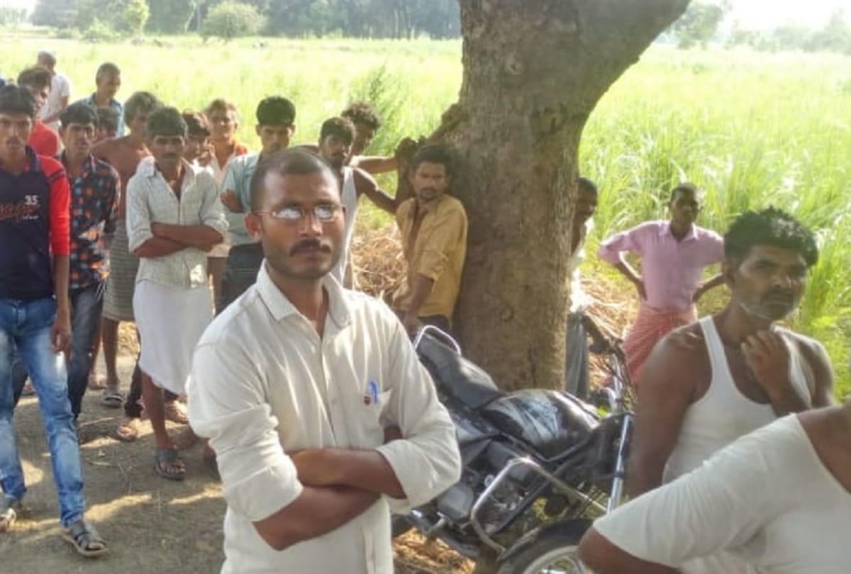 dead body of love couple found in farm of sugarcane in sitapur