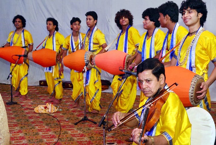 Pics: DM dancing with his wife in Bang evening, Bengali artists presented programs