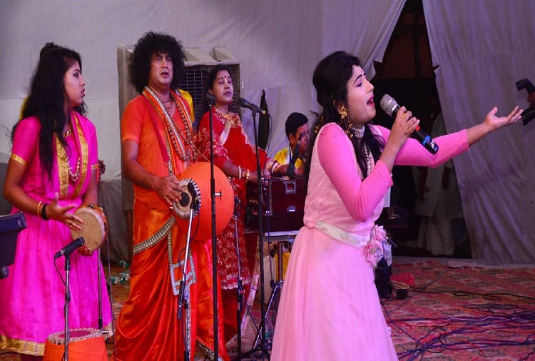 Pics: DM dancing with his wife in Bang evening, Bengali artists presented programs