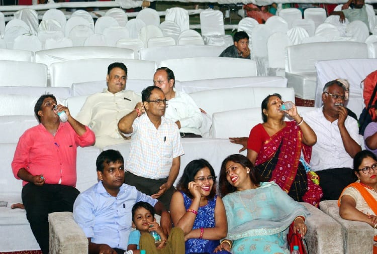 Pics: DM dancing with his wife in Bang evening, Bengali artists presented programs