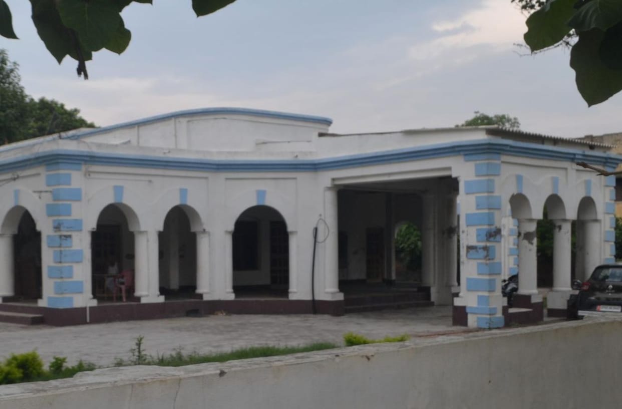 Occupation of government bungalows, administration helpless