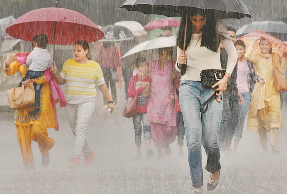 ten bollywood song on rain