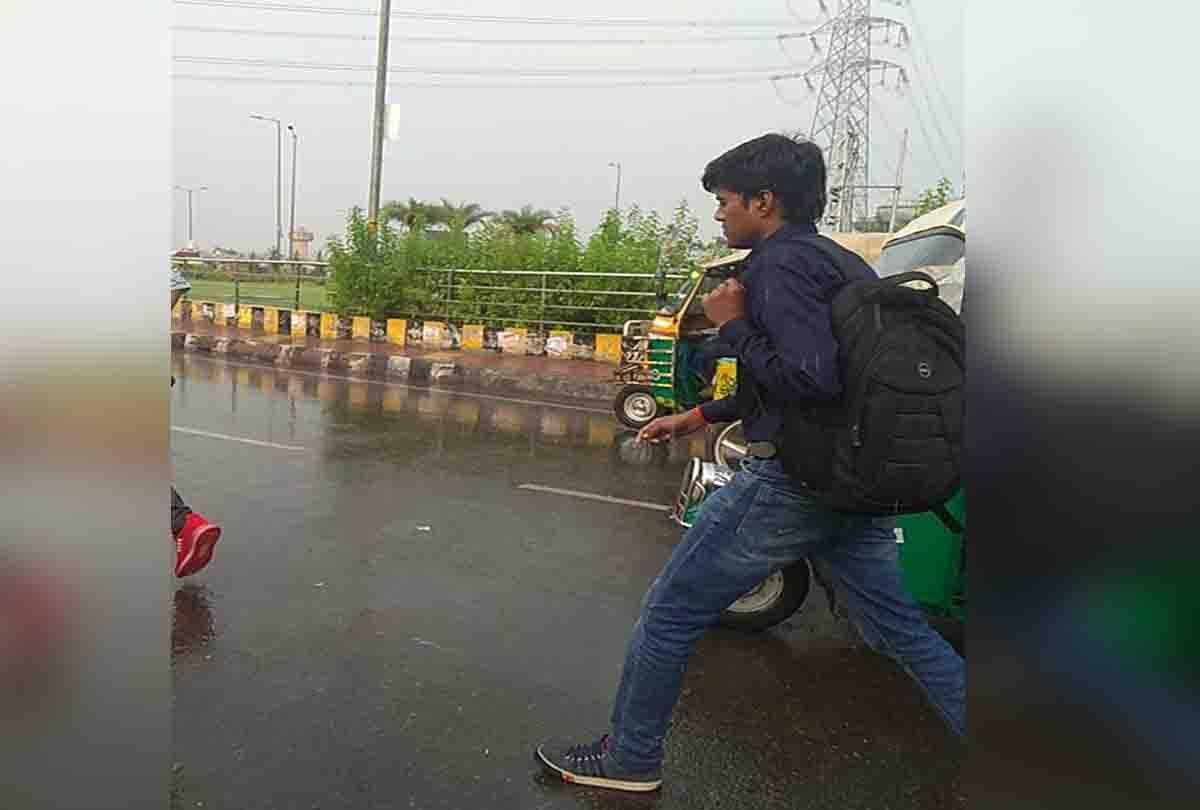 peoples came to enjoy first monsoon at delhi and NCR