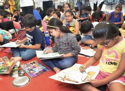 schools children participate drawing compaction help by Amar Ujala, Big Bazaar 