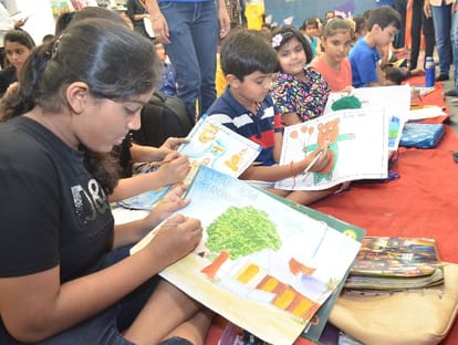 schools children participate drawing compaction help by Amar Ujala, Big Bazaar 