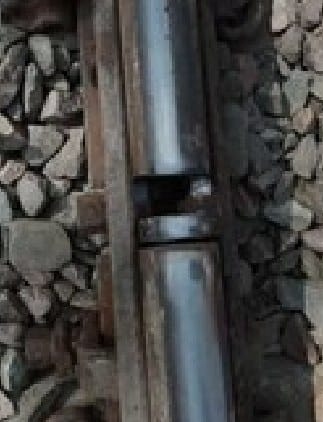 नगरिया सादात स्टेशन पर पटरी में आया जर्क, पलटने से बची मालगाड़ी