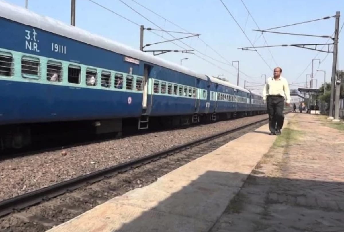 many trains arrived late in lucknow