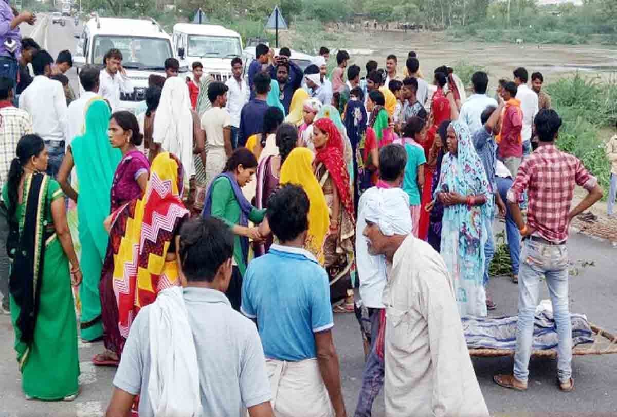 dead body found hanging on tree in hamirpur district